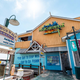 Image for article titled The joys of eating coconut shrimp in Florida at a place called Hammerheads or something